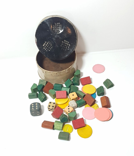 Vintage wooden game pieces - vintage, —